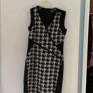 DKNY sheath dress. Black and white size 4